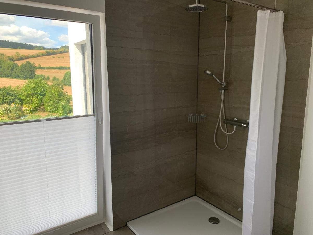 Eifel24, Neues Und Barrierefreies Appartement Mit Terrasse Schwirzheim Esterno foto